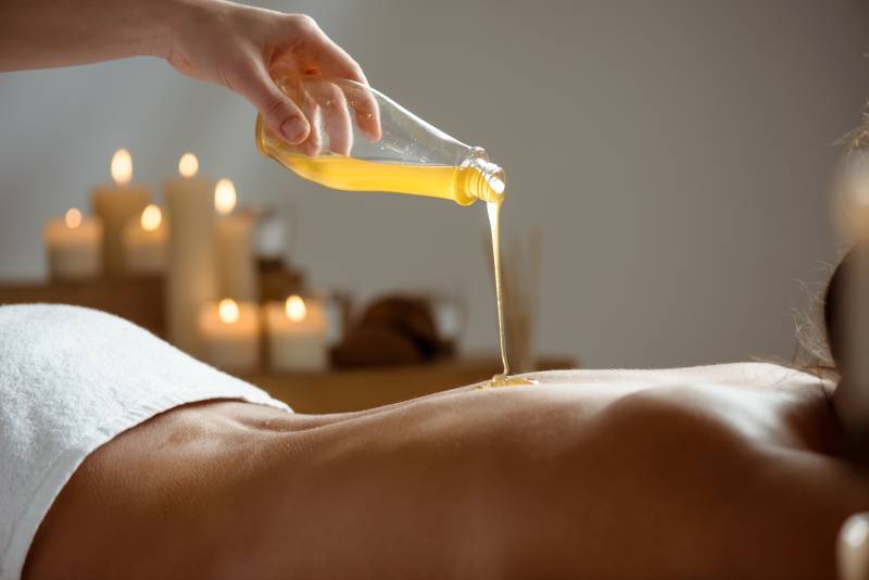 faire un massage aux huiles essentielles sur le bassin d'Arcachon