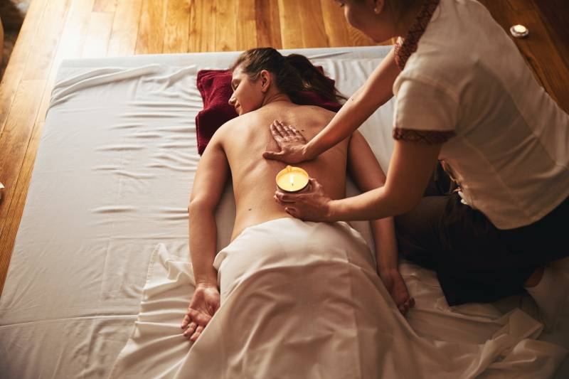 Ou faire un massage thai relaxant en formule de 1h30 avec tête et nuque près de La Teste de Buch