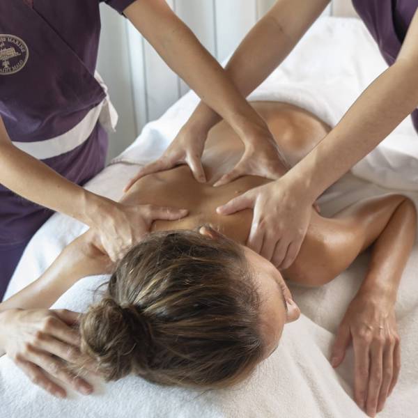 Ou faire un massage 4 mains pour un massage de la tete et des pieds près de Gujan Mestras